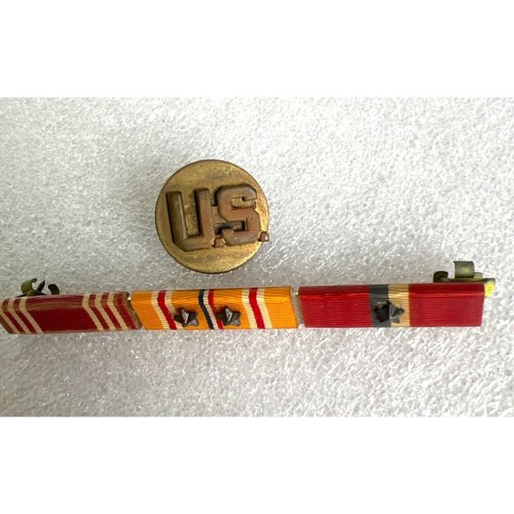 Vintage U.S. Military Lapel Bronze Pin US & Ribbon Bar Set WWII Memorabilia - Picture 2 of 5